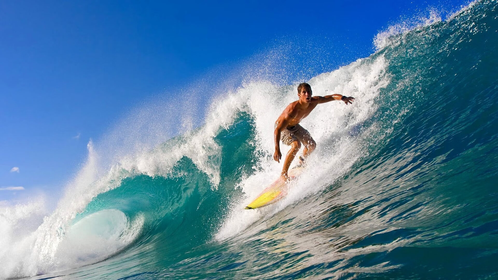 九游手游官网-冰雪运动设备升级，滑雪服助力寒冷环境下的运动表现，冰道滑雪服